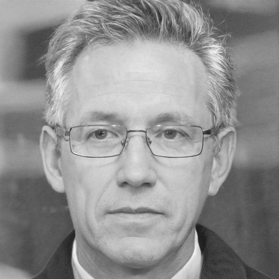 Carlos Mendoza, Director Financiero de mirethqolivon